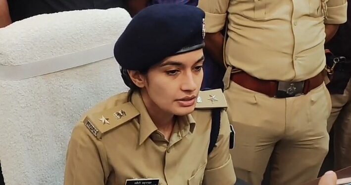 चावल के बोरे के नीचे छुपाकर ले जा रहे एक करोड़ का कोरेक्स जब्त पुलिस ने दो तस्कर को धर दबोचा