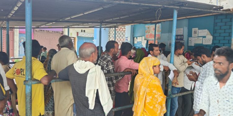 तेज धूप और उमस भरी गर्मी ने बढ़ाई लोगों की परेशानी, जिले में मौसमी बीमारियों का प्रकोप बढ़ा