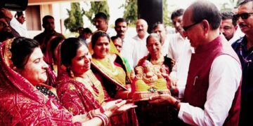 नई दिल्ली – सही कौशल प्रशिक्षण, बैंक से उचित ऋण व आवश्यक सुविधाओं के सहारे लखपति दीदी बनने जैसा हो रहा है चमत्कार : रिपोर्ताज