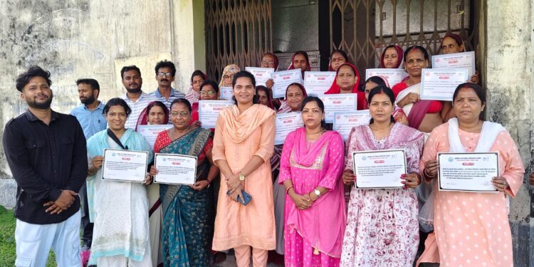 बेहतर काम करने वाली 20 सेविकाओं को प्रशस्ति पत्र देकर किया गया सम्मानित