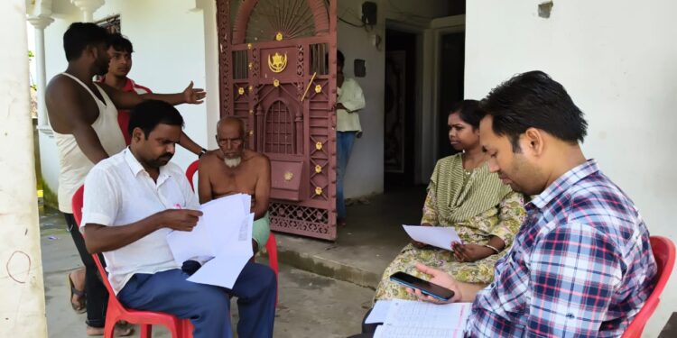 विधानसभा चुनाव को लेकर कुर्साकांटा प्रखंड में मतदाता पुनरीक्षण अभियान तेज