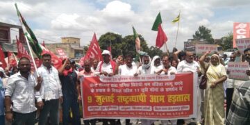बिहार बंद का दिखा वयापक असर, सड़क पर उतरे महागठबंधन के कार्यकर्त्ता;आगजनी कर सड़क मार्ग किया बाधित