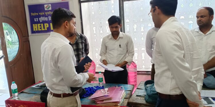 मतदाता गहन पुनरीक्षण अभियान को लेकर कर्मियों को दिया गया प्रशिक्षण
