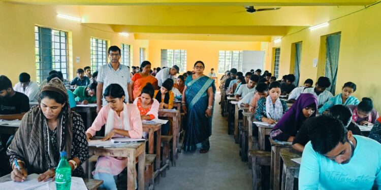 वाईएनपी डिग्री कॉलेज रानीगंज में पूर्णिया विश्वविद्यालय की अंतिम परीक्षा कदाचारमुक्त वातावरण में संपन्न