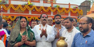 कुशेश्वरस्थान :- दरभंगा के सांसद डॉ0 गोपाल जी ठाकुर रविवार को मिथिलांचल के प्रसिद्ध कुशेश्वरस्थान शिव मंदिर में जलाभिषेक कर पूजा अर्चना