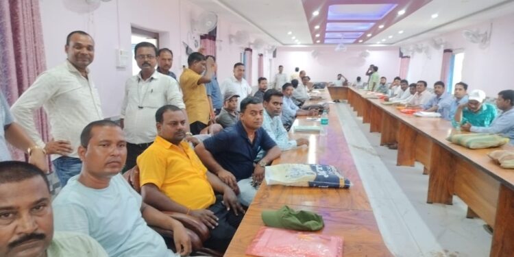 अररिया – वोटर पुनरीक्षण को लेकर बीएलओ की बैठक में हंगामा, दस्तावेज़ न मिलने से कार्य प्रभावित