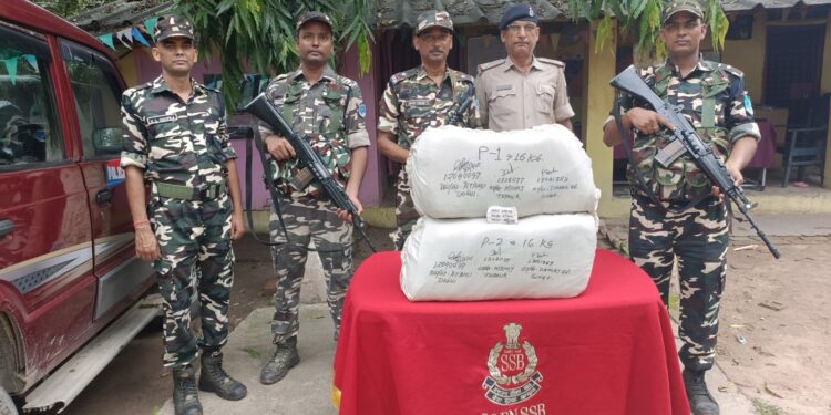 अररिया – भारत-नेपाल सीमा पर 32 किलो गांजा बरामद, एसएसबी की बड़ी कार्रवाई।