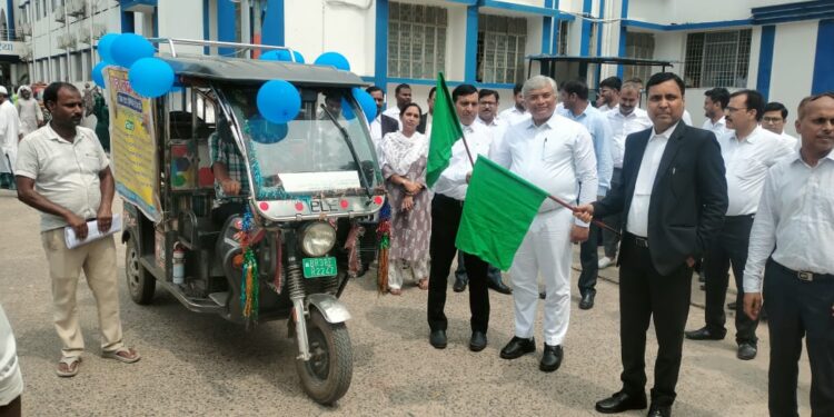 90 दिवसीय मध्यस्थता अभियान के मद्देनजर प्रचार प्रसार के लिए जिला जज ने जागरुकता रथ को हरी झंडी दिखा कर रवाना किया