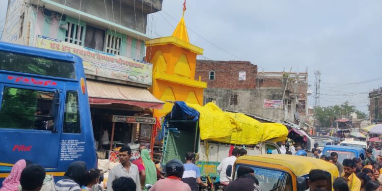 मिथिला नगरी कुशेश्वरस्थान में भीषण जाम, श्रद्धालुओं को दो घंटे तक झेलनी पड़ी भारी परेशानी।