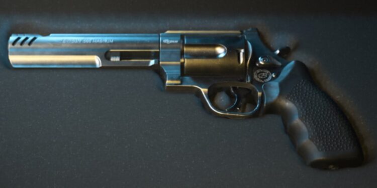 दरभंगा :- पुरानी दुश्मनी ने लिया खौफनाक रूप, एक युवक को बेरहमी से पीट-पीटकर लहूलुहान कर दिया गया।