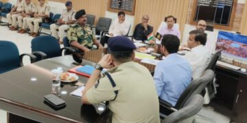 किशनगंज, बिहार: मतदाता गहन पुनरीक्षण कार्यों की समीक्षा करते हुए प्रमंडलीय आयुक्त द्वारा कार्य में अबतक की प्रगति पर संतोष व्यक्त किया गया एवं निर्धारित समय सीमा में कार्य पूरा करने का निदेश दिया गया…