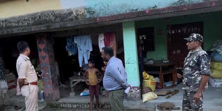 52वीं वाहिनी एसएसबी, पुलिस व कृषि विभाग की संयुक्त कार्रवाई में नेपाल भेजी जा रही खाद की तस्करी नाकाम, 73 बैग उर्वरक जब्त।