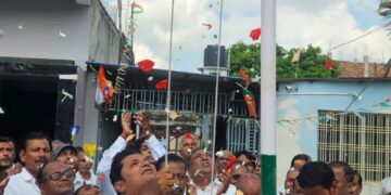 रानीगंज में आज़ादी का जश्न: तिरंगे के रंग में रंगा प्रखंड, जगह-जगह गूंजे देशभक्ति के तराने