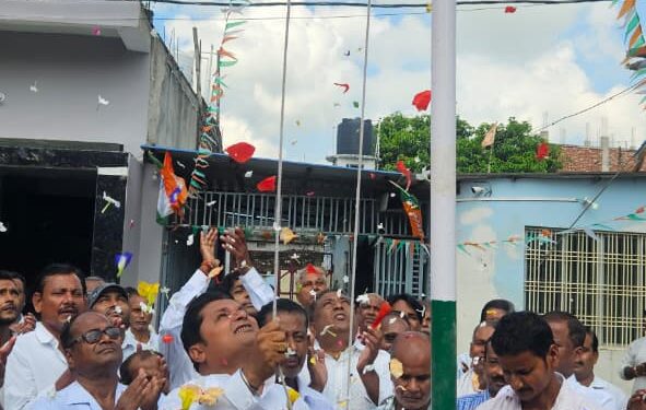रानीगंज में आज़ादी का जश्न: तिरंगे के रंग में रंगा प्रखंड, जगह-जगह गूंजे देशभक्ति के तराने