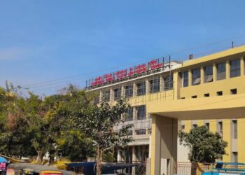 पुर्णिया – जिंदा मुर्दा के सवाल पर जीएमसीएच के पोस्टमार्टम हाउस में बवाल