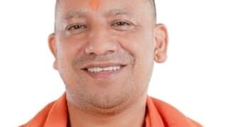 लखनऊ – कोई भी व्यक्ति जर्जर भवन में न रहे: मुख्यमंत्री