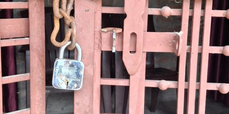 अररिया – कृष्णाष्टमी पूजा के दौरान चोरों ने किया पत्रकार के घर पर हाथ साफ, गैस सिलिंडर व राशन सामान लेकर फरार