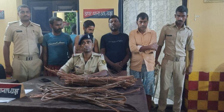 आर एस अररिया – अररिया रेलखंड से कॉपर वायर चोरी का पर्दाफाश, छह गिरफ्तार