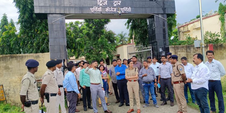 पुर्णिया – जिला निर्वाचन पदाधिकारी ने ईवीएम संग्रहण केंद्र और स्ट्रांग रुम के मद्देनजर पूर्णियां काॅलेज का किया निरीक्षण
