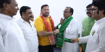 अररिया – संजीव पासवान राजद में शामिल, तेजस्वी यादव ने दिलाई सदस्यता