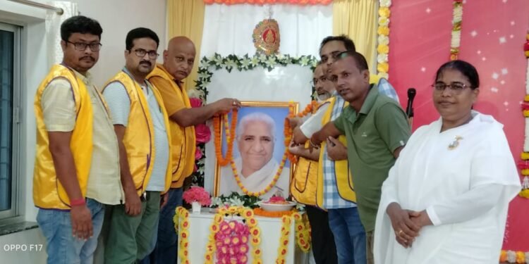 अररिया – दादी प्रकाशमणि की 18वीं स्मृति दिवस पर अररिया में रक्तदान शिविर आयोजित