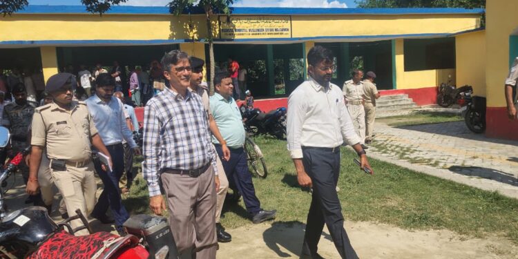 राजस्व महाअभियान का जिलाधिकारी ने किया निरीक्षण, दिए आवश्यक दिशा-निर्देश