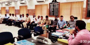 किशनगंज, बिहार -दुर्घटना का कारण सड़क नहीं बने,चिन्हित स्थलों पर ब्रेकर लगाने का कार्य पूर्ण-डीएम की समीक्षा