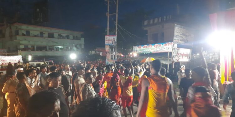 प्रशासन की पोल खुली;एक कांवरिया की मौत; अन्य कई घायल
