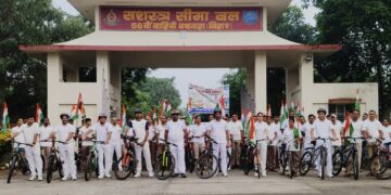 हर घर तिरंगा अभियान के तहत एसएसबी की तिरंगा बाइक व साइकिल रैली, देशभक्ति के नारों से गूंजा बथनाहा