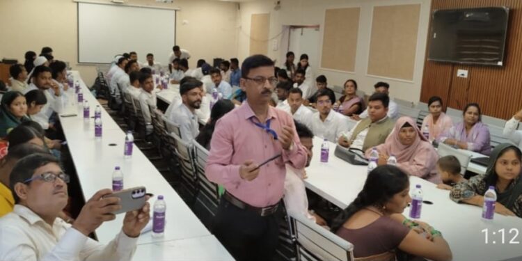 किशनगंज -84 परिवार नौकरी करते परिजन को खोया, पीड़ितों को आज डीएम के हाथों मिला नियुक्ति पत्र*