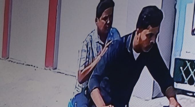 अररिया में दिनदहाड़े सोने की चेन स्नैचिंग, पीड़िता ने थाना में दिया आवेदन