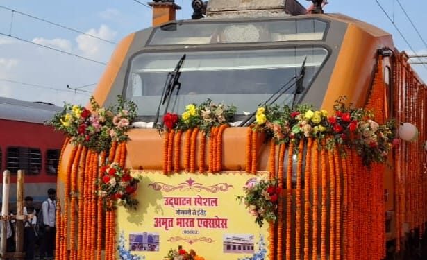 जोगबनी से मिली सिमांचल को बड़ी सौगात, प्रधानमंत्री मोदी ने दिखाई अमृत भारत ट्रेन को हरी झंडी।