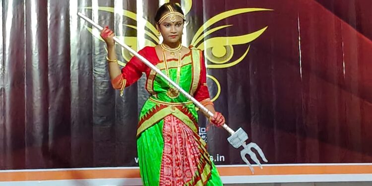 अररिया – माँ दुर्गा के स्वागत में सजी सांस्कृतिक संध्या: अररिया कला केंद्र के बच्चों की प्रस्तुतियों ने मन मोह लिया