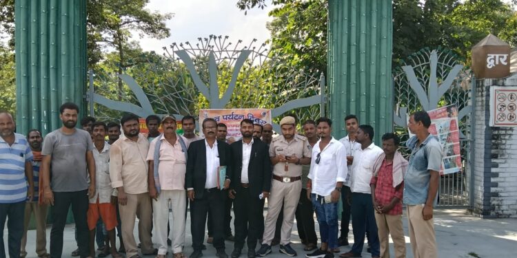 कुसियारगांव जैव विविधता उद्यान मे विश्व पर्यटन दिवस पर लोगों के बीच विधिक जागरूकता शिविर लगा जागरूक किया गया 