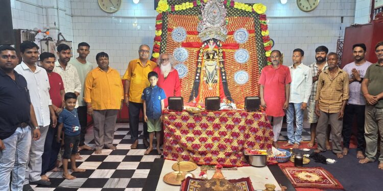 अररिया – नानू बाबा ने अरगड़ा दुर्गा मंदिर में किये पूजा- अर्चना,लगा महाभोग