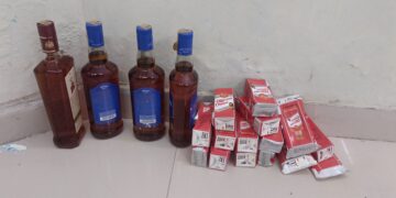 अररिया – गुप्त सूचना पर नगर थाना की बड़ी कार्रवाई, दो गिरफ्तार, शराब व बाइक जप्त