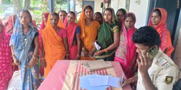 पलासी – पलासी में जीविका दीदियों से वसूली का आरोप