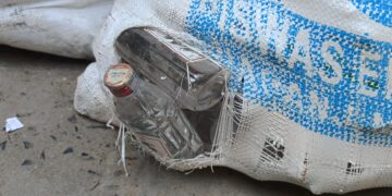 पलासी,  अररिया – धपड़ी गांव में 73 बोतल नेपाली शराब बरामद, पुलिस की बड़ी कार्रवाई