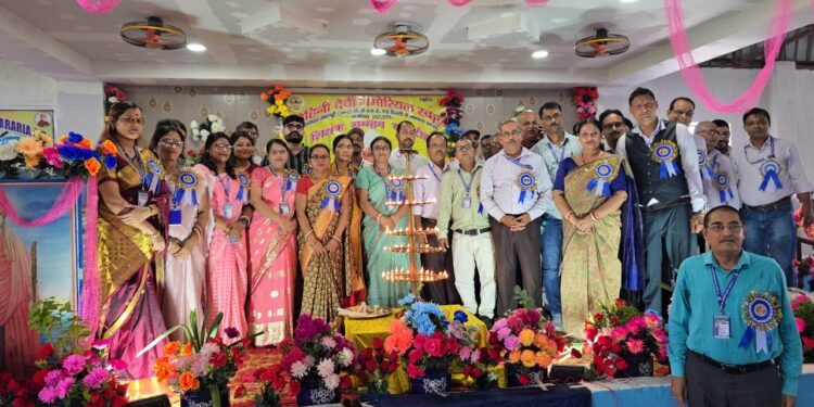 अररिया आरएस में शिक्षक दिवस पर शिक्षकों का सम्मान, छात्रों ने दी रंगारंग प्रस्तुतियां