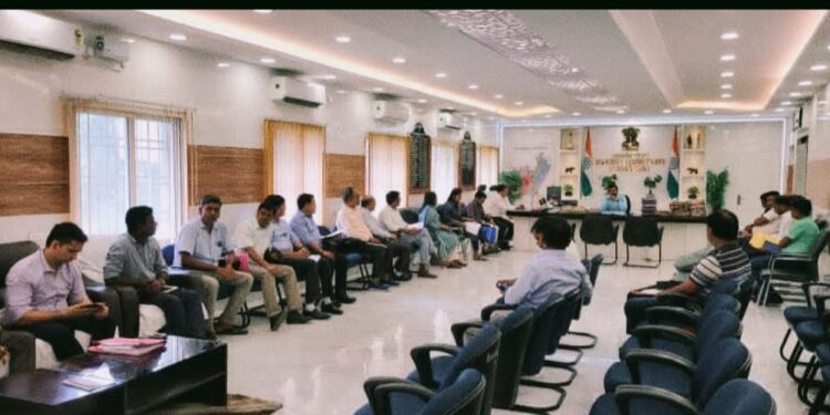 किशनगंज, बिहार – विधानसभा चुनाव को लेकर कोषांग पदाधिकारियों की बैठक को डीएम ने दिया लक्ष्य