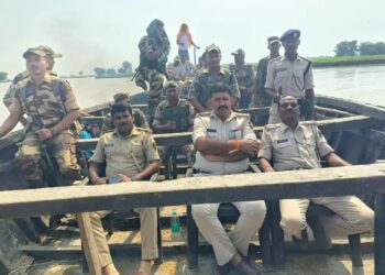 भयमुक्त मतदान को लेकर पुलिस का एरिया डोमिनेशन अभियान ।