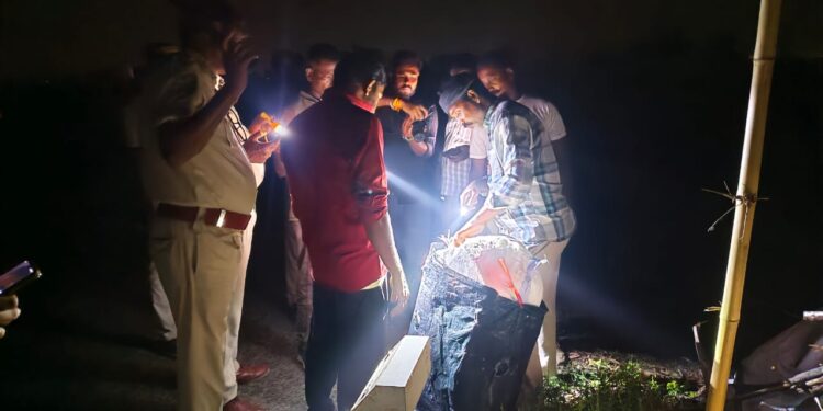 डुब्बा टोला से 23 किलो 700 ग्राम गांजा जब्त, तस्कर फरार।