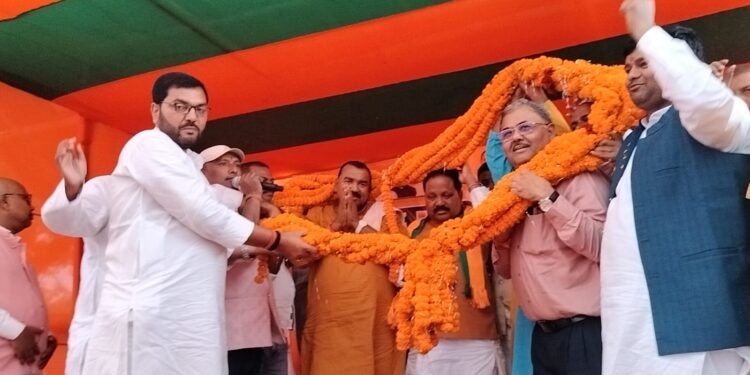 अररिया/कुर्साकांटा – कपरफोड़ा मैदान में भाजपा की जनसभा में उमड़ा जनसैलाब, मनोज तिवारी नहीं पहुंचे खराब मौसम के कारण।