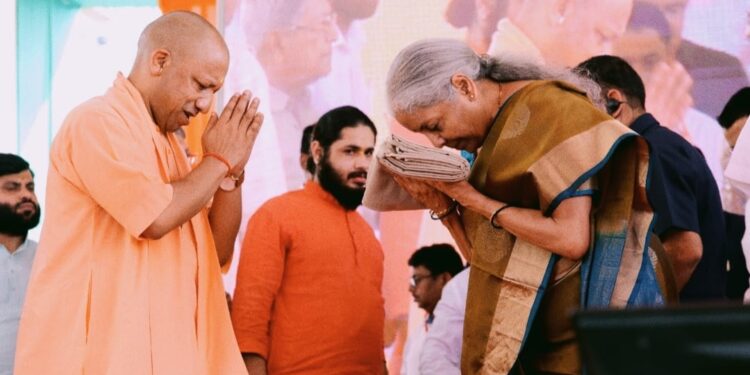 अयोध्या – बृहस्पति कुंड स्थल पर दक्षिण भारत के प्रमुख संतों की प्रतिमाओं के अनावरण कार्यक्रम में सम्मिलित हुईंं निर्मला सीतारमण -योगी आदित्यनाथ