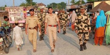 आचार संहिता लागू होते ही कुआडी़ में पुलिस-बीएसएफ का दमदार फ्लैग मार्च