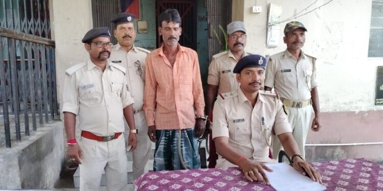 नेपाल में छिपा था 23 साल से फरार कुख्यात अपराधी गिरफ्तार