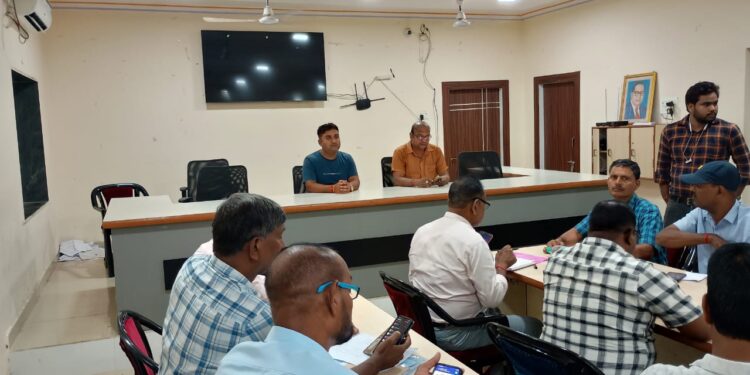 फारबिसगंज में चुनावी तैयारियों को लेकर प्रशिक्षण जारी, अधिकारियों को दिए गए पारदर्शिता और शांति पूर्ण मतदान के निर्देश