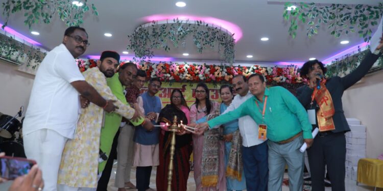 15 वीं शारदीय नवरात्र महोत्सव का हुआ भव्य उद्घाटन; दिखा कला समागम का दृश्य