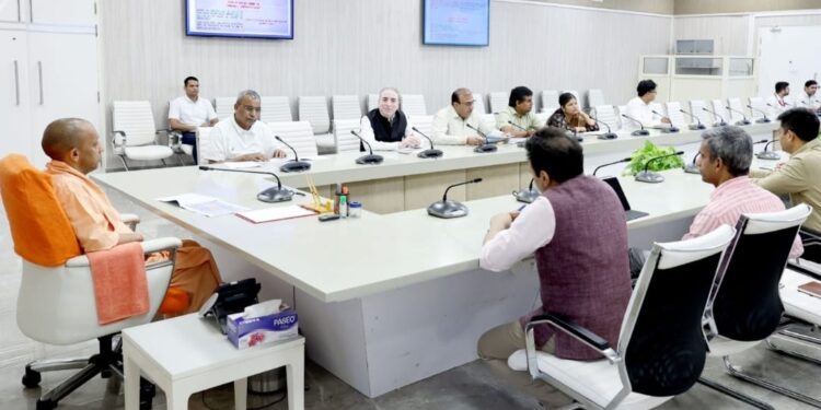 लखनऊ -ग्राम पंचायतों की आय बढ़ाने के लिए ग्राम सचिवालयों में आधार केंद्र खोले जाएं; मुख्यमंत्री