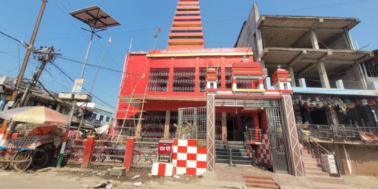 रानीगंज में दीपावली की चमक विधानसभा चुनावी माहौल के बीच काली मंदिर में रंग-रोगन, कुम्हारों के चाक ने पकड़ी रफ्तार